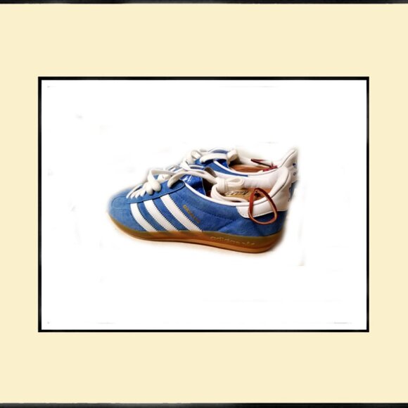 New Rare & Unique Adidas Originals Gazelle Blue & White Sneakers Athletic Shoes